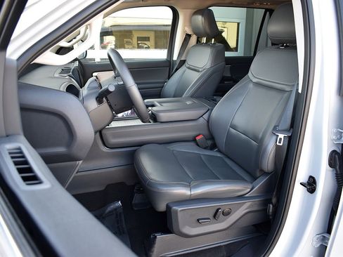 Used 2025 Ford Expedition Max Active AWD/4WD image 5