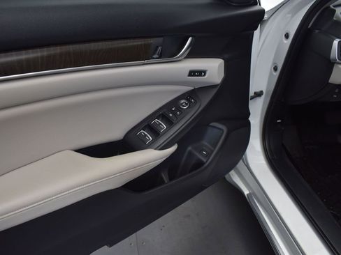 Used 2018 Honda Accord Touring image 11