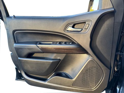 Used 2015 GMC Canyon SLT image 23