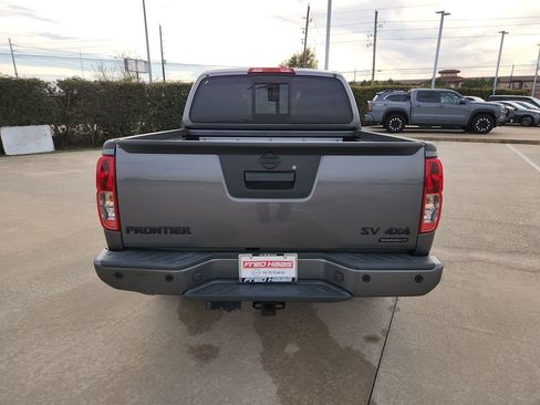 Used 2021 Nissan Frontier SV w/ Midnight Edition Floor Mats image 6