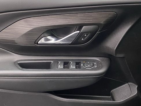 Used 2024 GMC Terrain SLE w/ Driver Convenience Package image 21