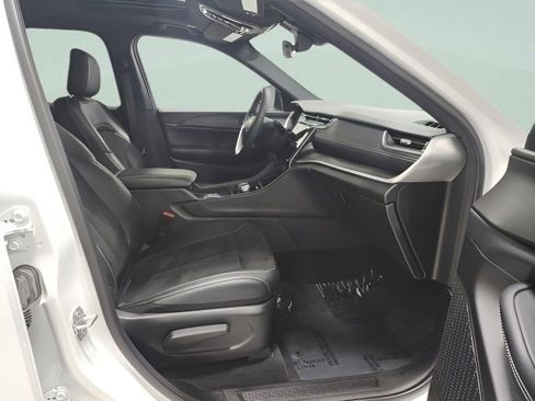 Used 2025 Jeep Grand Cherokee L Altitude image 17