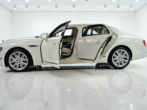 Certified 2023 Bentley Flying Spur Plug-In Hybrid AWD/4WD image 5