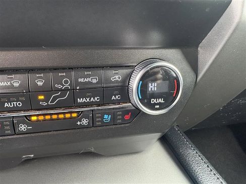 Used 2021 Ford Expedition XLT AWD/4WD image 19