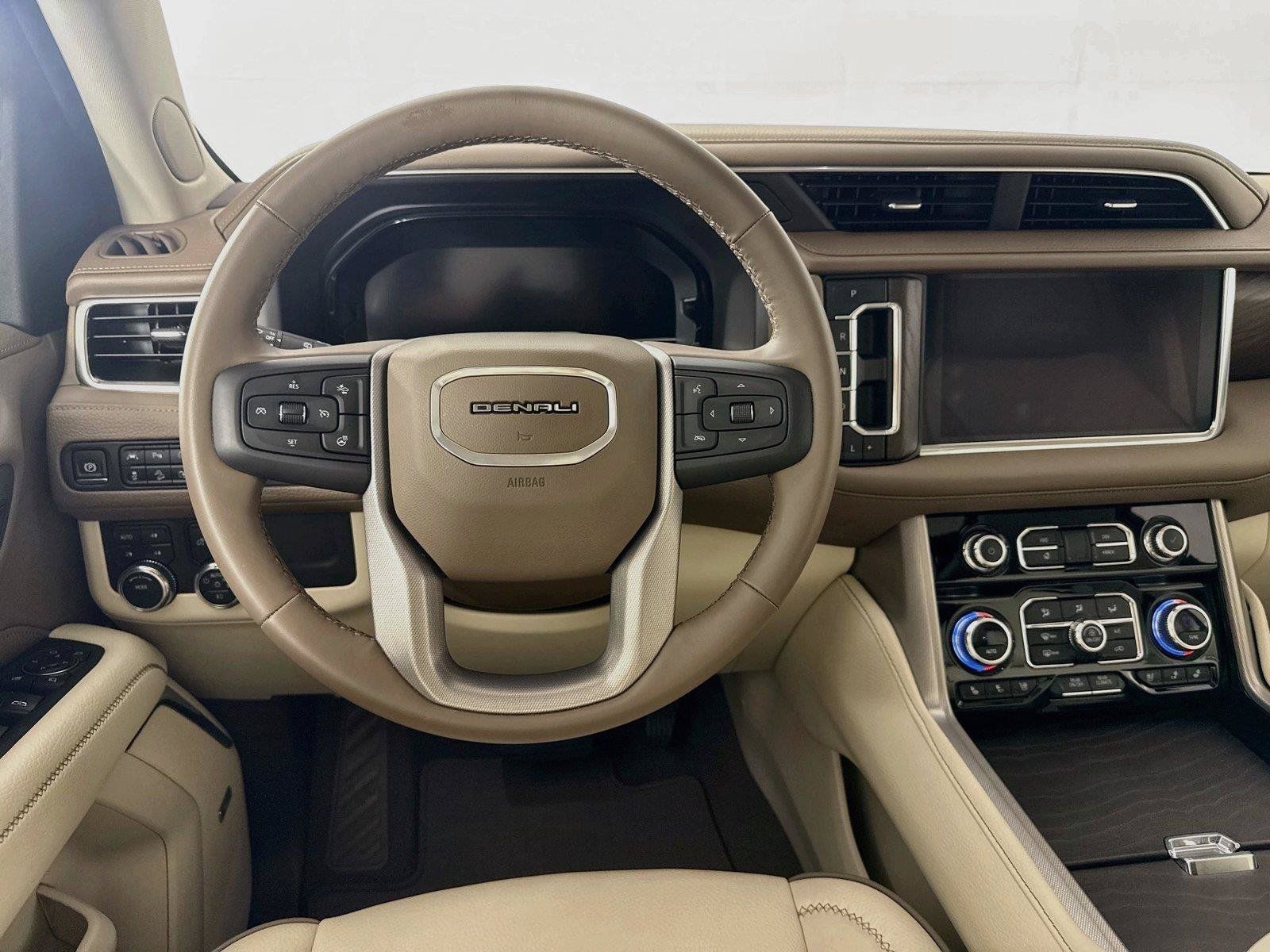 Used 2024 GMC Yukon XL Denali AWD/4WD image 31