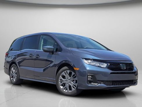 Used 2026 Honda Odyssey Touring image 2