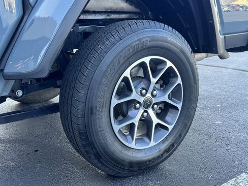 Used 2024 Jeep Gladiator Sport image 30