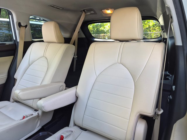 Used 2022 Toyota Highlander XLE FWD image 12