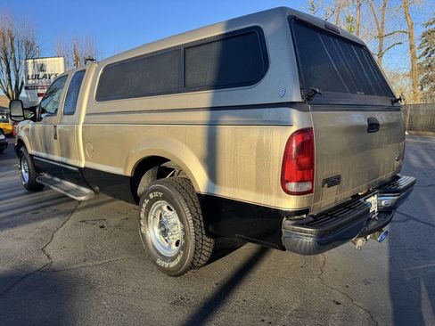 Used 2000 Ford F250 Lariat image 3