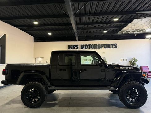 Used 2022 Jeep Gladiator Overland AWD/4WD image 7