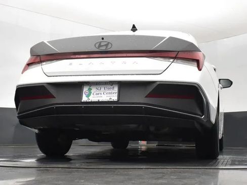 Used 2024 Hyundai Elantra SEL FWD image 13