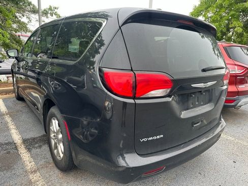 Used 2023 Chrysler Voyager LX FWD image 3