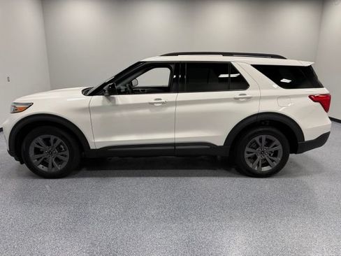 Used 2022 Ford Explorer XLT w/ Equipment Group 202A AWD/4WD image 8