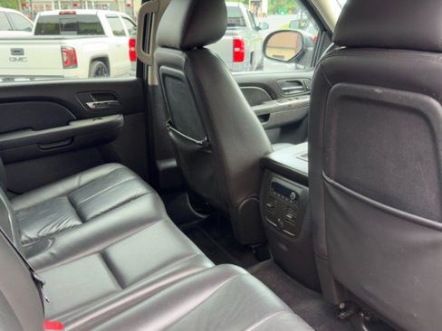 Used 2011 Chevrolet Avalanche LT w/ Luxury Package AWD/4WD image 11