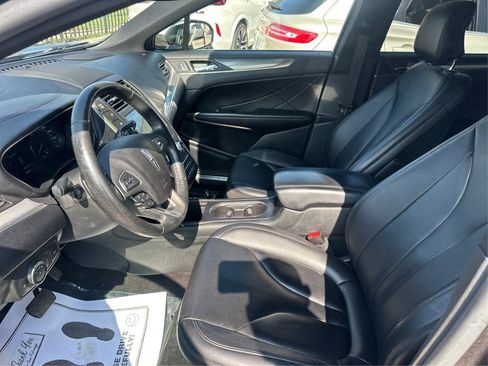 Used 2018 Lincoln MKC Premiere image 12