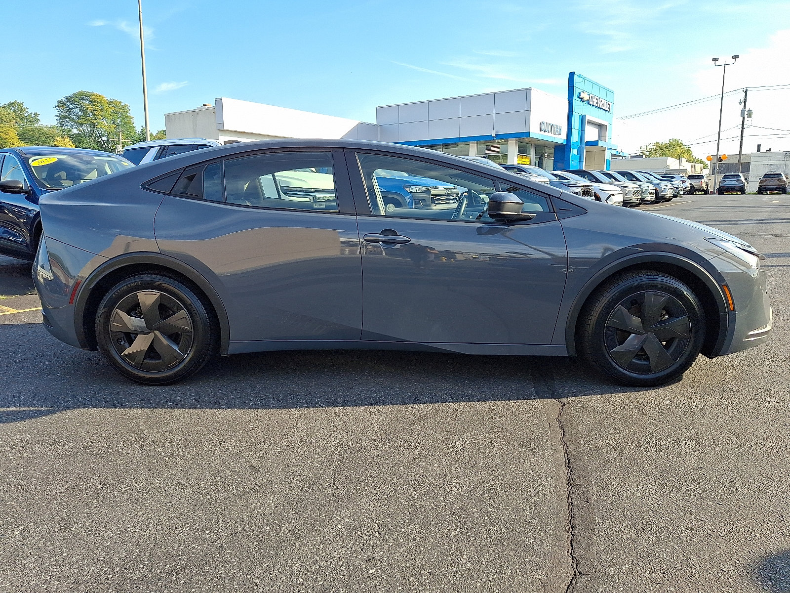 Used 2025 Toyota Prius LE FWD image 6