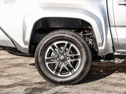 Used 2025 Toyota Tacoma TRD Sport image 11