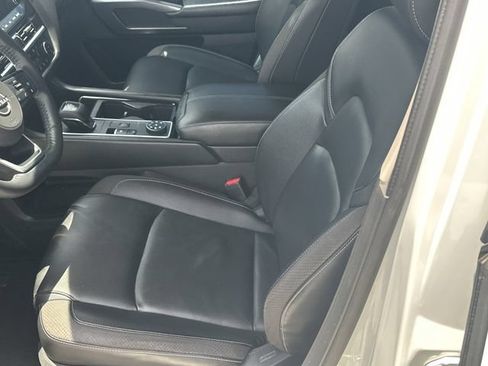 Used 2023 Nissan Pathfinder SL AWD/4WD image 16