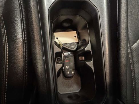 Used 2023 Jeep Compass Latitude w/ Sun and Sound Group AWD/4WD image 28