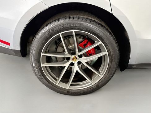 Used 2023 Porsche Macan S AWD/4WD image 32