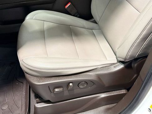 Used 2023 GMC Yukon SLT w/ SLT Premium Package image 20