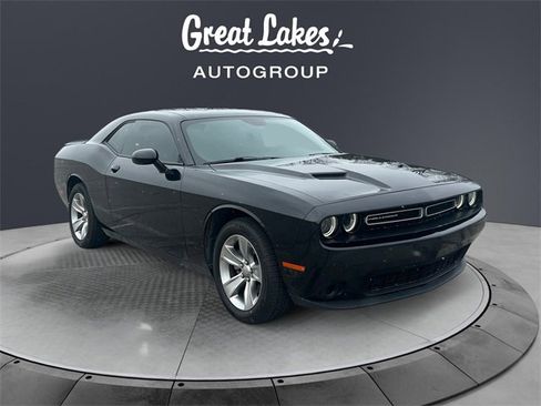 Used 2022 Dodge Challenger SXT image 7