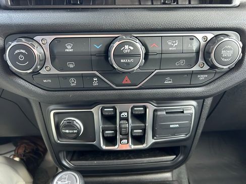 New 2026 Jeep Gladiator Sport image 23