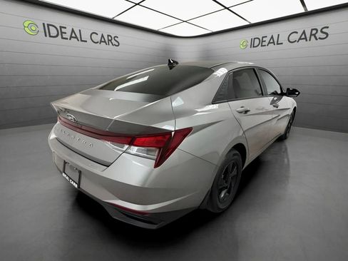 Used 2023 Hyundai Elantra SE FWD image 5