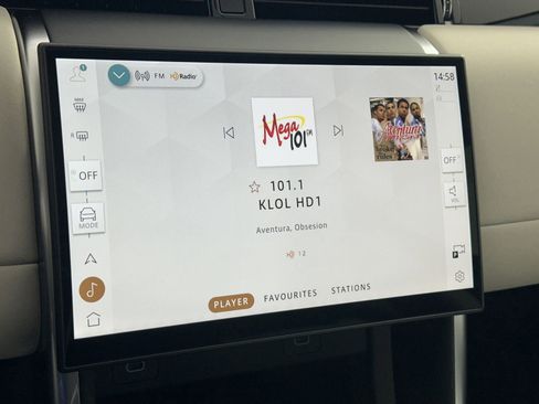 Certified 2025 Land Rover Discovery Sport S image 24