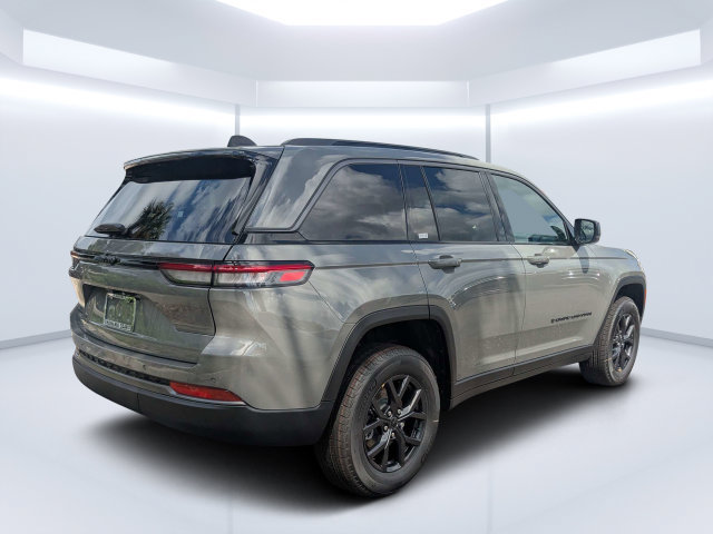 New 2027 Jeep Grand Cherokee Altitude AWD/4WD image 3