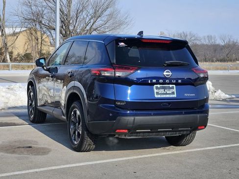 Used 2024 Nissan Rogue SV image 5