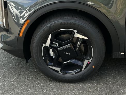 New 2026 Kia Sportage EX FWD image 17