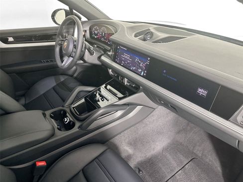 Certified 2026 Porsche Cayenne Coupe AWD/4WD image 29