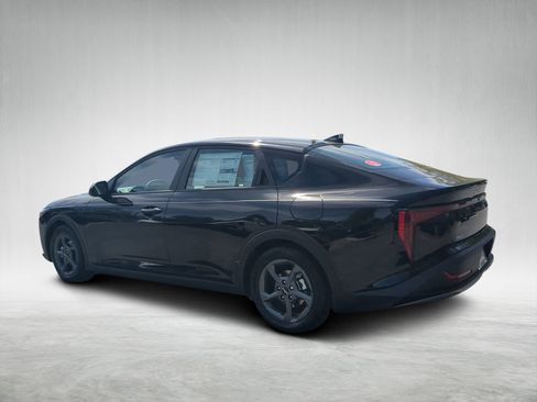 New 2025 Kia K4 LXS image 5