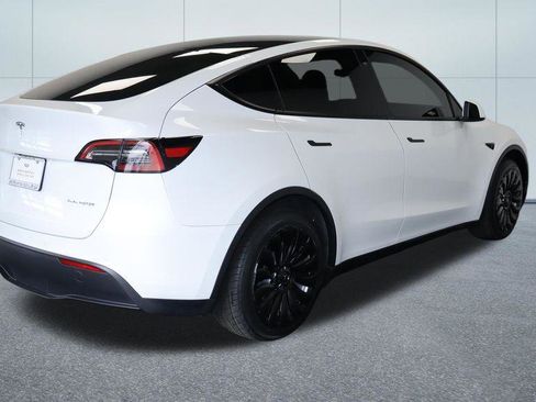 Used 2022 Tesla Model Y Long Range AWD/4WD image 8