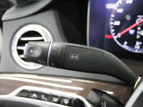 Used 2018 Mercedes-Benz S 560 4MATIC Sedan image 35