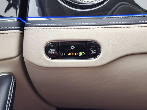 Used 2021 Bentley Flying Spur W12 image 15