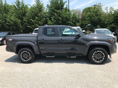 Certified 2024 Toyota Tacoma TRD Sport w/ TRD Sport Upgrade Package AWD/4WD image 8