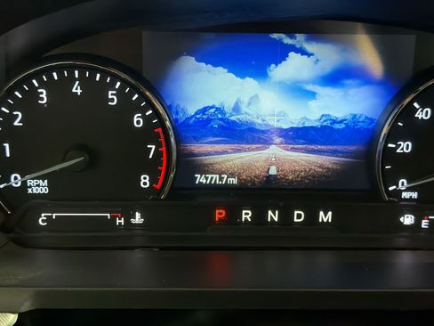 Used 2020 Ford Explorer XLT w/ Equipment Group 202A AWD/4WD image 21