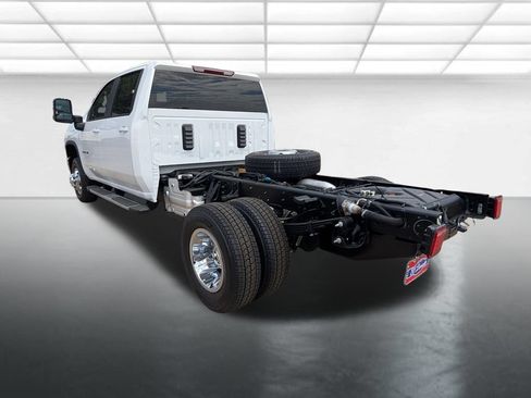 New 2026 Chevrolet Silverado 3500 LT w/ Convenience Package AWD/4WD image 2