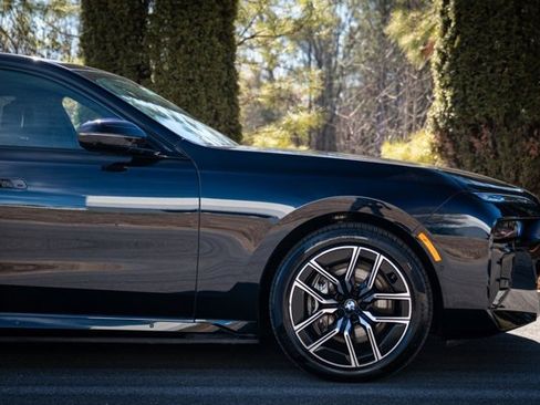 Used 2023 BMW i7 xDrive60 w/ Executive Package 2 image 13