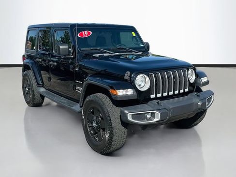Used 2019 Jeep Wrangler Unlimited Sahara w/ Cold Weather Group AWD/4WD image 3