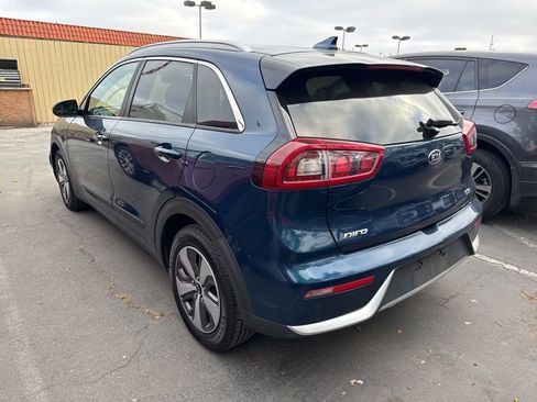 Used 2018 Kia Niro EX image 4