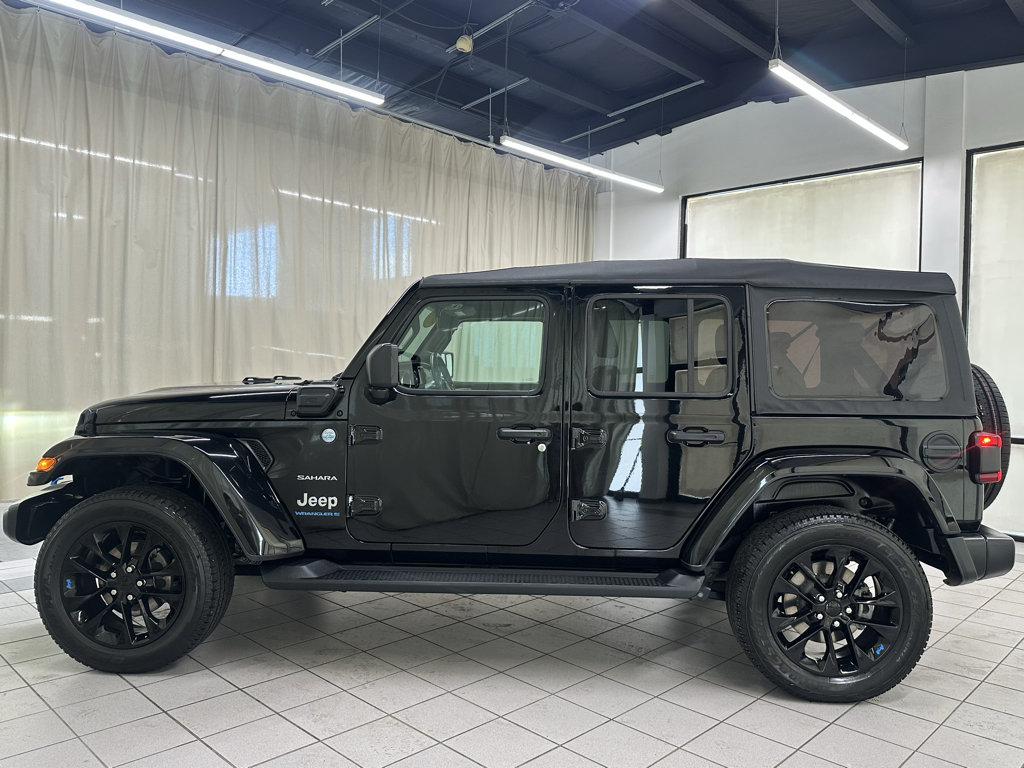 Used 2023 Jeep Wrangler Unlimited Sahara w/ Cold Weather Group AWD/4WD image 12