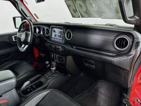 Used 2019 Jeep Wrangler Unlimited Sahara w/ Dual Top Group AWD/4WD image 35