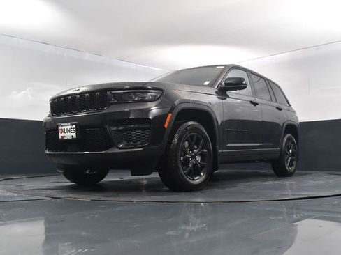 New 2025 Jeep Grand Cherokee Altitude w/ MOPAR Finishing Package AWD/4WD image 50