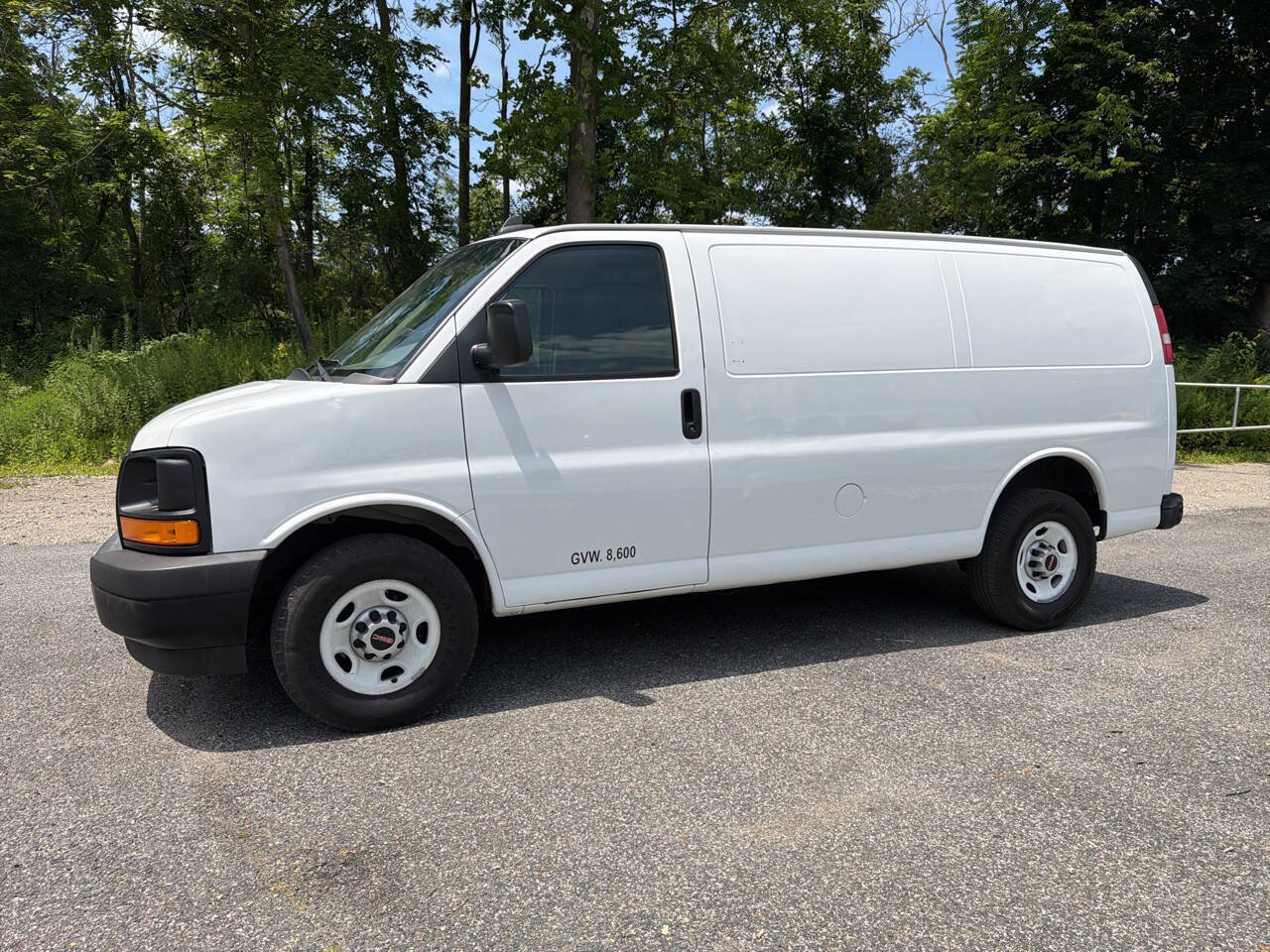 Used 2017 GMC Savana 2500 RWD image 3