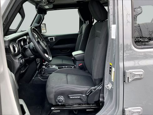 Used 2023 Jeep Wrangler Sahara image 11