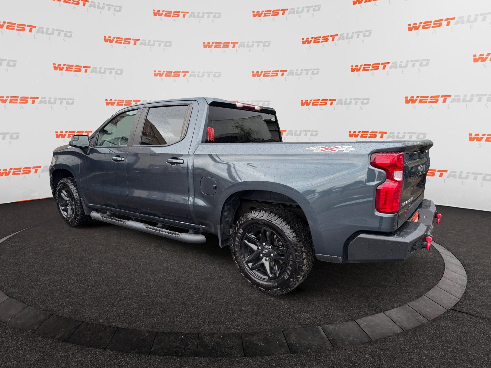 Used 2020 Chevrolet Silverado 1500 LT w/ Fleet Comfort Package AWD/4WD image 3