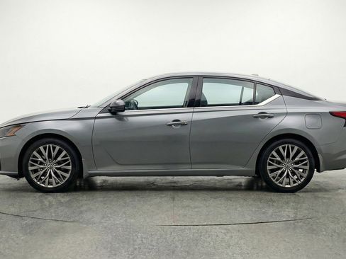 Used 2025 Nissan Altima 2.5 SV FWD image 5